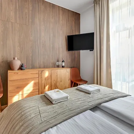 Apartment Dr - Side
