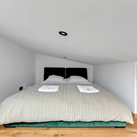 Dr - Side Apartment
