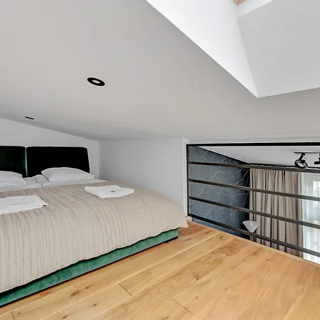 Dr - Side Apartment