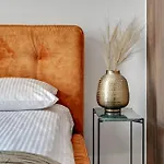 Apartman Dr - Side